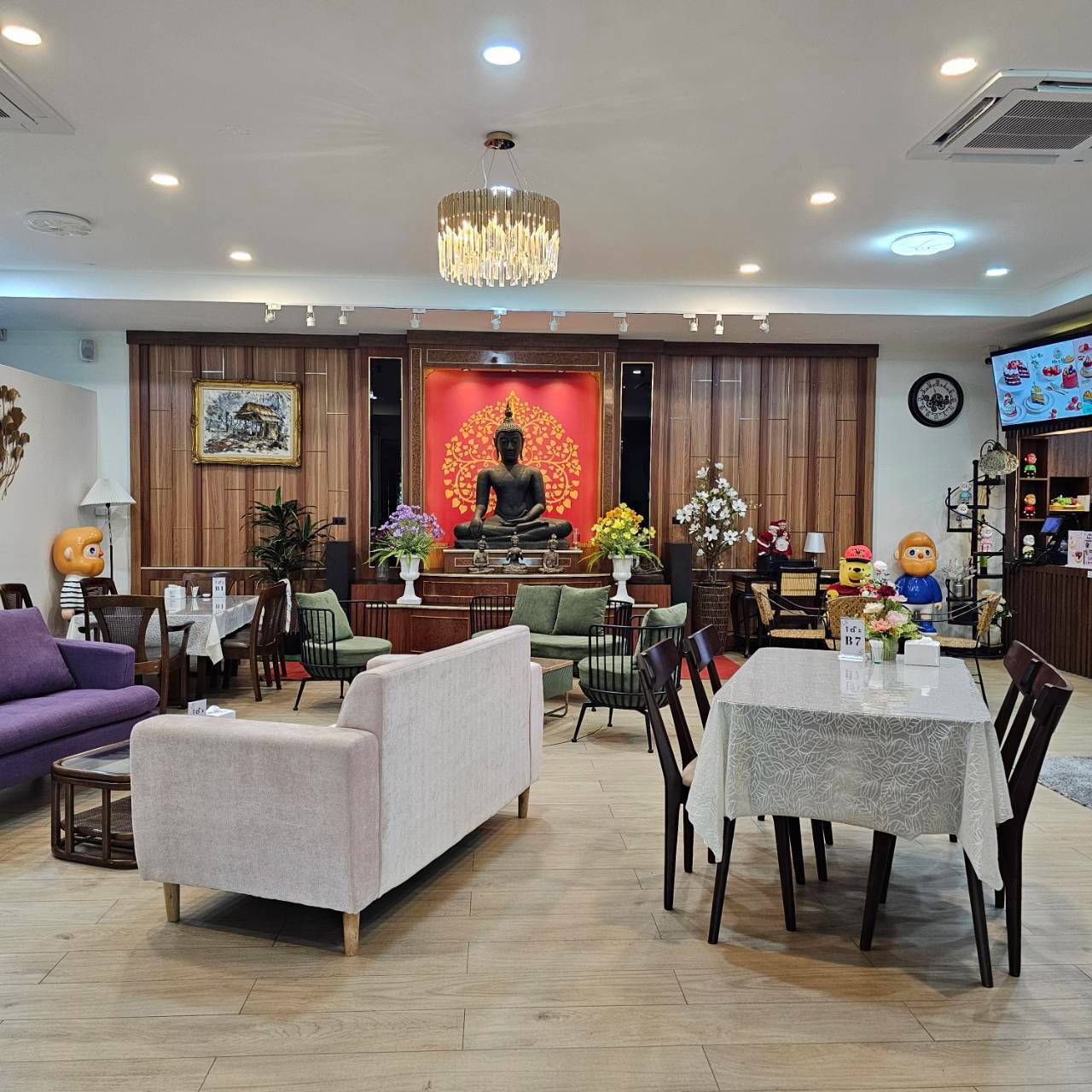 บรรยากาศภายในร้านบ้านพระครูติ